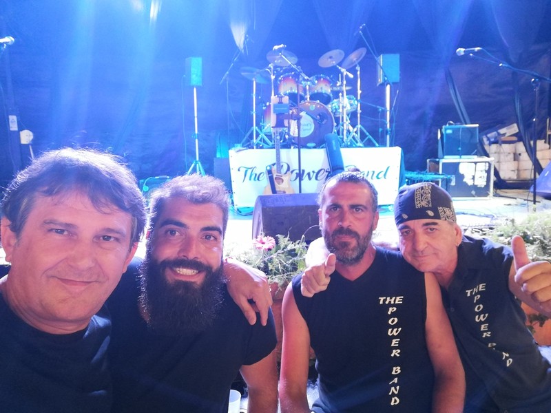 The Power Band presta servicio en la subcategoría de  en 