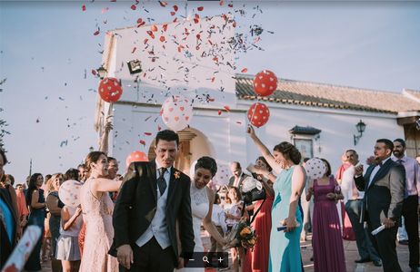 La25 Bodas presta servicio en la subcategoría de Fotógrafos de bodas en Sevilla