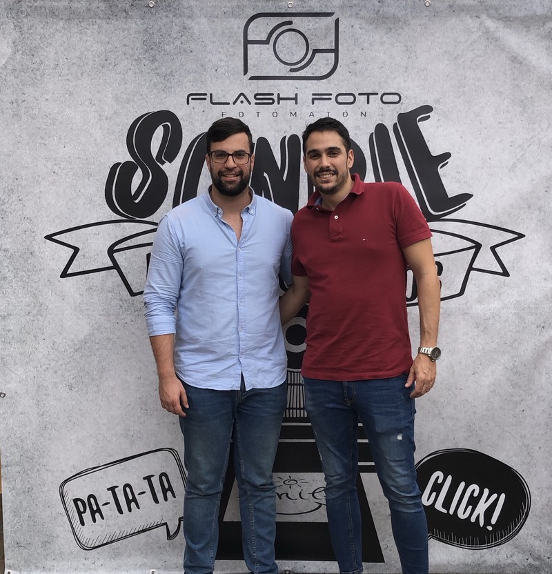 Flash Foto Fotomatón presta servicio en la subcategoría de  en 