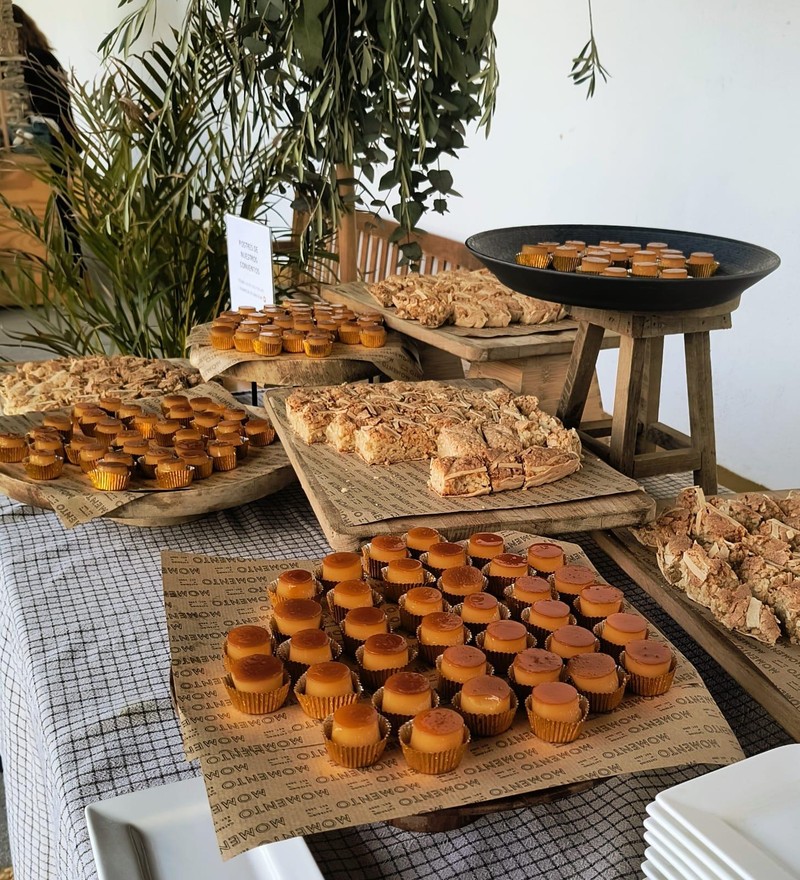 Momento Andaluz Catering presta servicio en la subcategoría de  en 