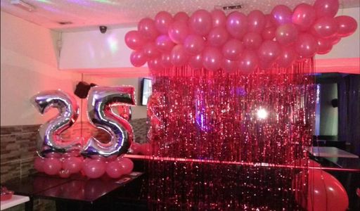 Oasis presta servicio en la subcategoría de Restaurantes para comidas y cenas de empresa en Barcelona