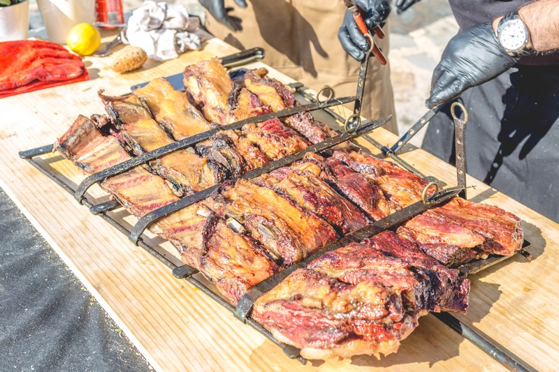 El Costillar Catering presta servicio en la subcategoría de  en 