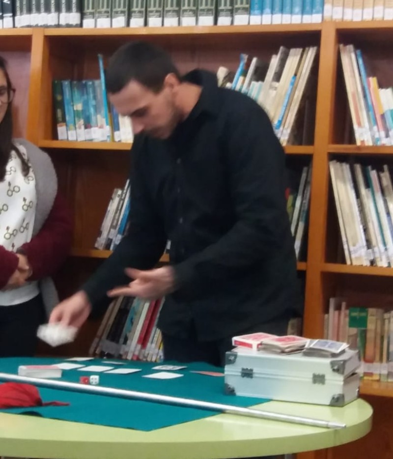 Tony Martínez, ilusionista presta servicio en la subcategoría de  en 