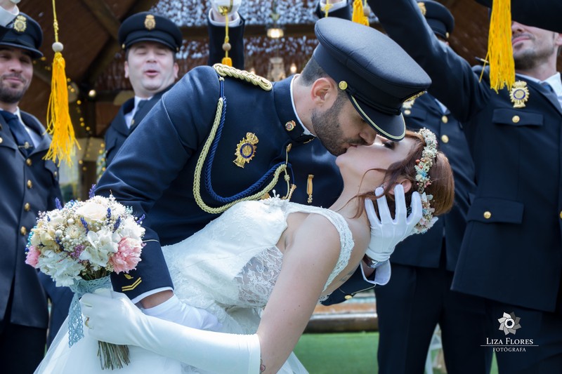 Liza Flores presta servicio en la subcategoría de  en 