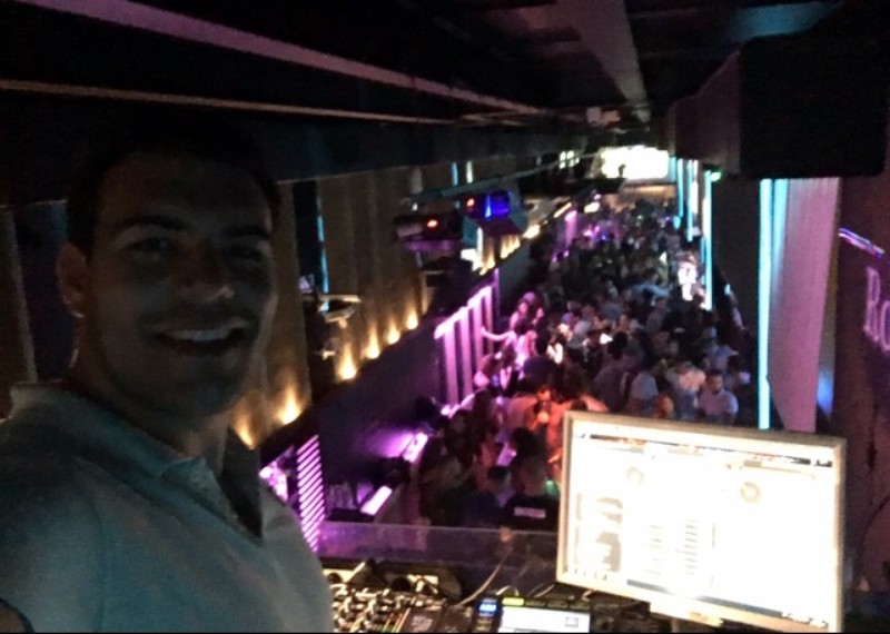DJ Alberto Gilabert presta servicio en la subcategoría de  en 