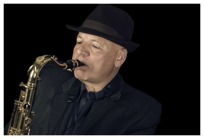 ELEGANT SAX presta servicio en la subcategoría de  en 