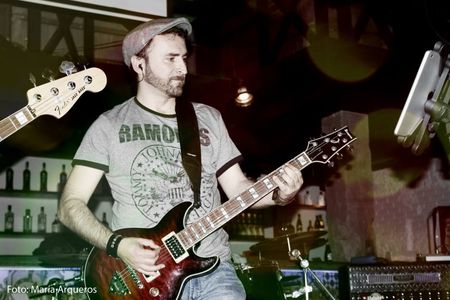 Fernando de Tú a Tú presta servicio en la subcategoría de Grupos de Rock y Pop en Málaga