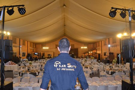 Fran Soto Dj-Animador presta servicio en la subcategoría de Djs en Cádiz