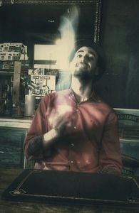 Ilusionista Oriol Martínez presta servicio en la subcategoría de Magos en Girona