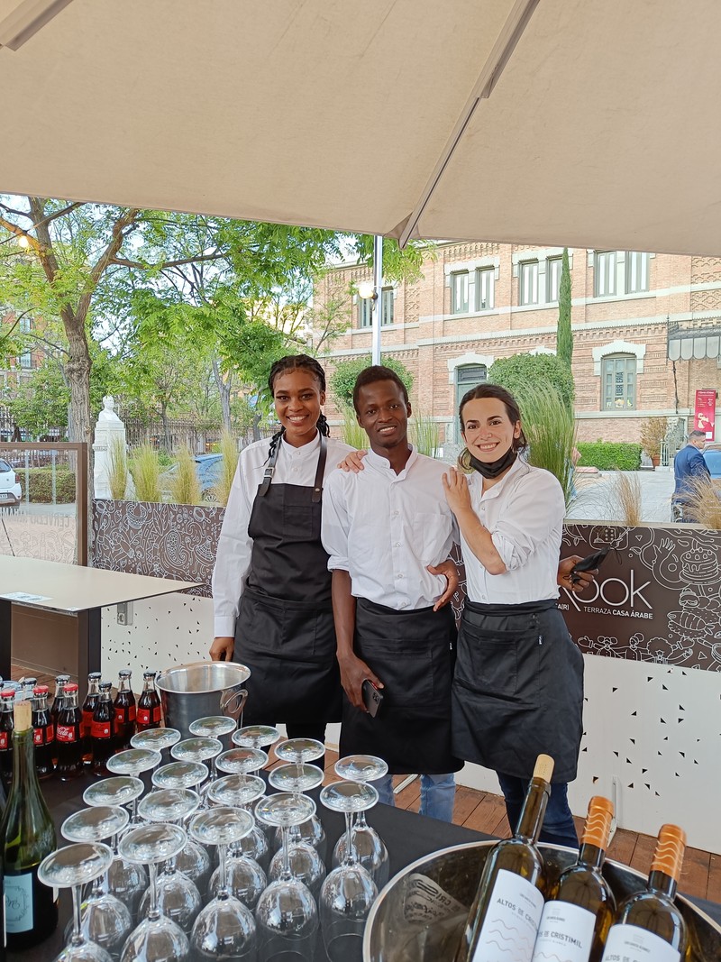 Lakook_cc  presta servicio en la subcategoría de  en 