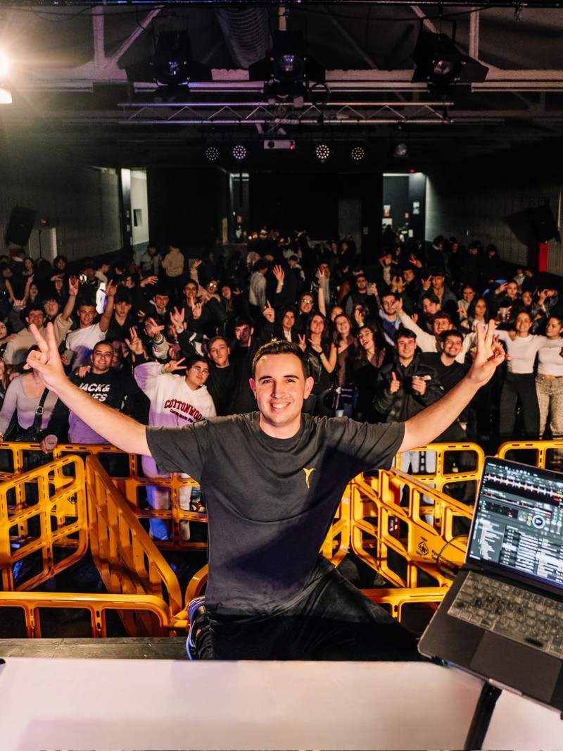 DJ Sansi presta servicio en la subcategoría de  en 