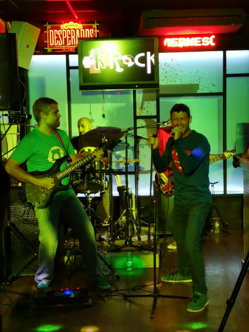 SuperHeRocks presta servicio en la subcategoría de  en 