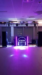 dj mike presta servicio en la subcategoría de Djs en Alicante