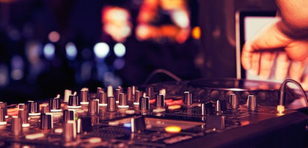 La Gata Producciones presta servicio en la subcategoría de Djs en Cádiz