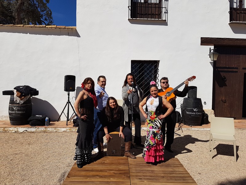 El toro y la luna tablao flamenco presta servicio en la subcategoría de  en 