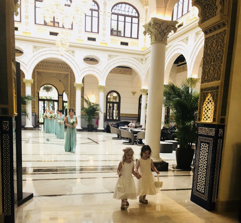 White Jacaranda presta servicio en la subcategoría de  en 