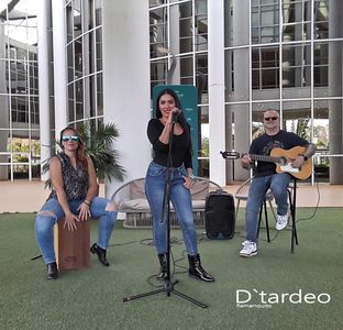 PRODUCCIONES "EL ZURDO" presta servicio en la subcategoría de Orquestas, cantantes y grupos en Sevilla