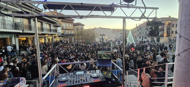 dj fran moreira presta servicio en la subcategoría de Djs en Madrid