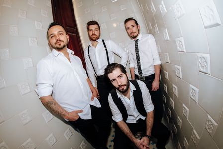 Ready to Rock presta servicio en la subcategoría de Grupos de Rock y Pop en Tarragona