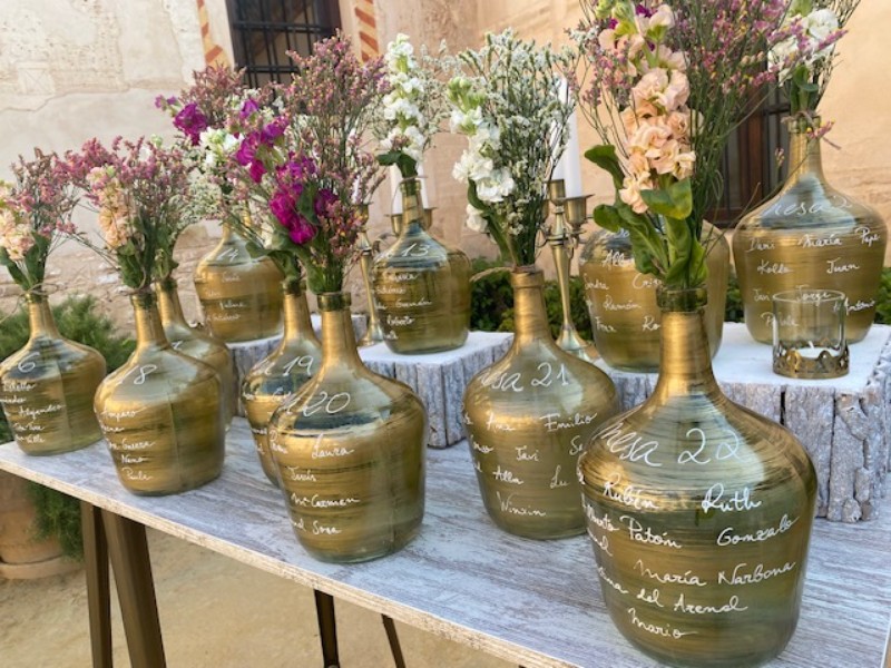 MADE WITH LOVE SEVILLA presta servicio en la subcategoría de  en 