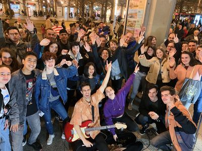La Buena Onda presta servicio en la subcategoría de Orquestas, cantantes y grupos en Zaragoza