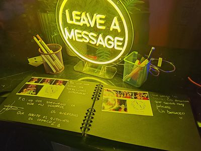 Fotomatoneo presta servicio en la subcategoría de Fotomatón y Photocall en Madrid