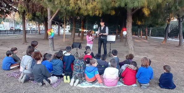Mago Jordi presta servicio en la subcategoría de Magos para niños en Barcelona