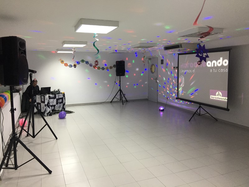 Karaokeando presta servicio en la subcategoría de  en 