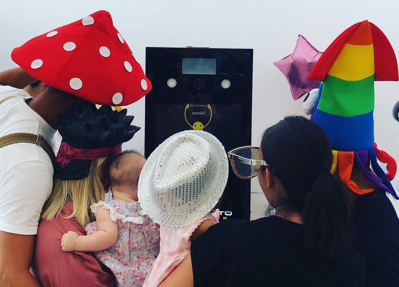 Flash Foto Fotomatón presta servicio en la subcategoría de  en 