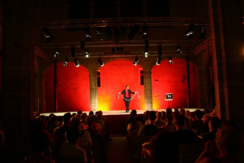 Mago Iván Arribas presta servicio en la subcategoría de  en 