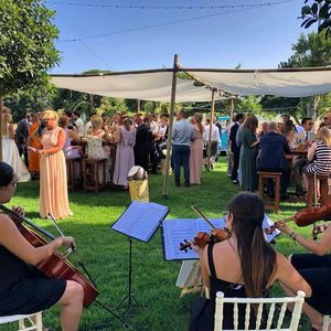 Trío Serenade presta servicio en la subcategoría de Música clásica, Ópera y Coros en Valencia