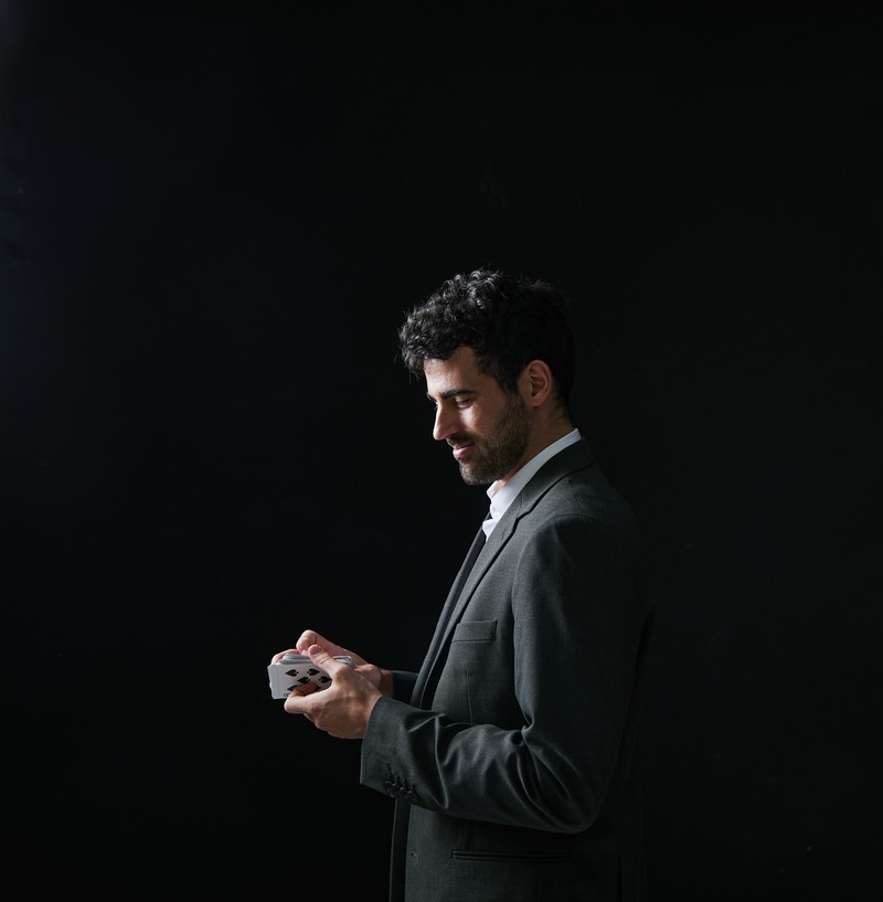 Mago David Bestué presta servicio en la subcategoría de  en 