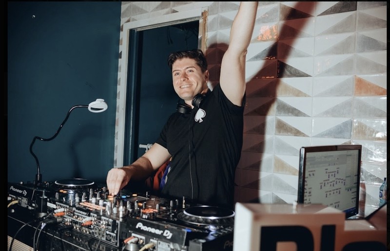 DJ Raul Canno presta servicio en la subcategoría de  en 