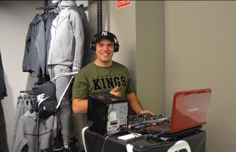 DJ Alberto Gilabert presta servicio en la subcategoría de  en 