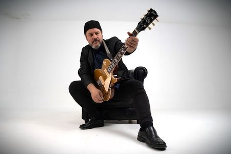 M&M Super Hits presta servicio en la subcategoría de Orquestas, cantantes y grupos en Barcelona