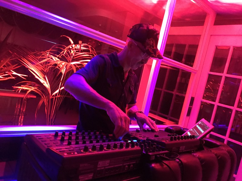 DJ Malström presta servicio en la subcategoría de  en 