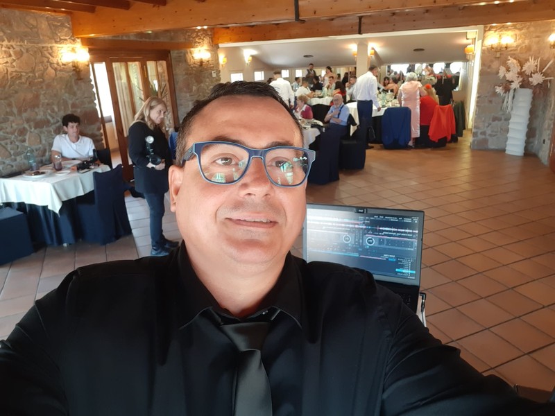 DJ LOBO presta servicio en la subcategoría de  en 