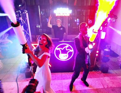 Fotomaton y Dj's Glup Entertainment presta servicio en la subcategoría de Fotomatón y Photocall en Madrid