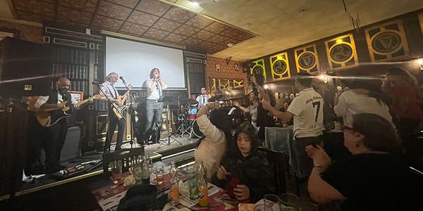 Radio Karaoke presta servicio en la subcategoría de Grupos de Rock y Pop en Valencia