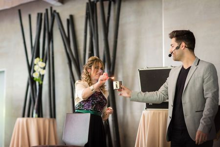 Santi Marcilla presta servicio en la subcategoría de Magos en Valencia