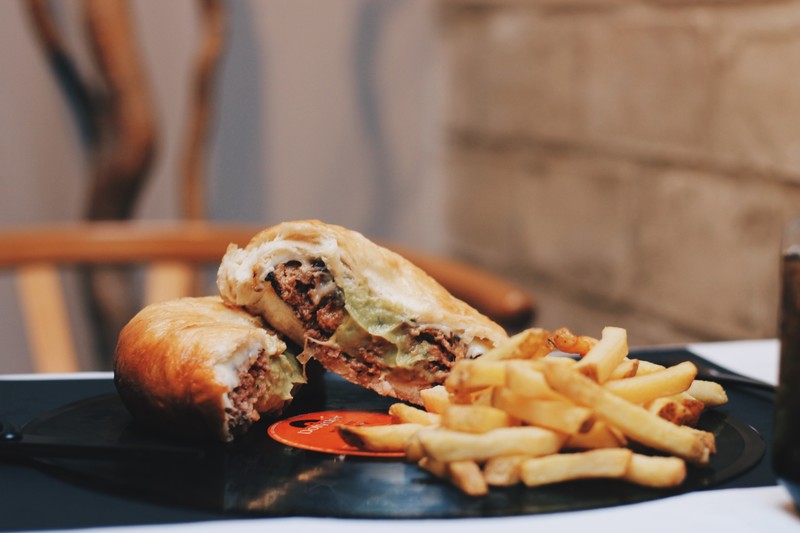 Samana Burguers presta servicio en la subcategoría de  en 