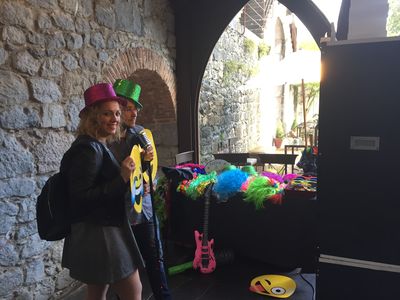 MR&MRS Photomaton y Photocall presta servicio en la subcategoría de Fotomatón y Photocall en Vizcaya