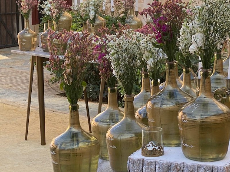 MADE WITH LOVE SEVILLA presta servicio en la subcategoría de  en 