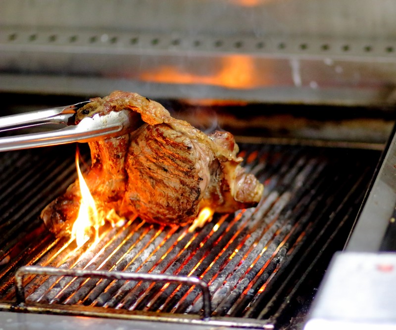 Restaurante La Cuadra presta servicio en la subcategoría de  en 