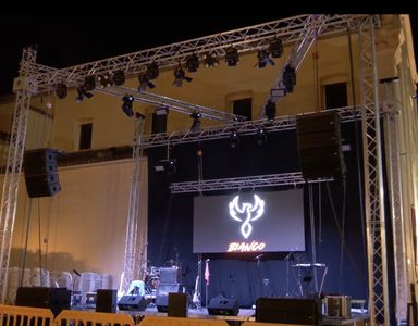 Orquesta Bianco presta servicio en la subcategoría de Orquestas, cantantes y grupos en Valencia