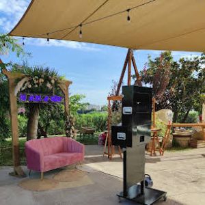 SonrisasFotomatón presta servicio en la subcategoría de Fotomatón y Photocall en Alicante