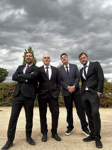 Flashback band presta servicio en la subcategoría de Orquestas, cantantes y grupos en Madrid