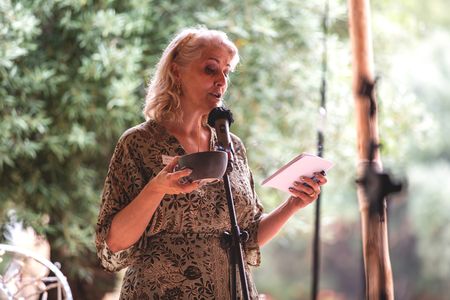 Oficia Mi Boda presta servicio en la subcategoría de Maestros de Ceremonias, Oficiantes y Presentadores en Alicante