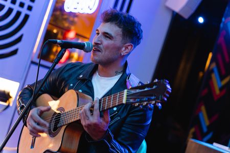 Ginés González presta servicio en la subcategoría de Orquestas, cantantes y grupos en Málaga