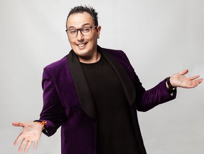 Scott presta servicio en la subcategoría de Magos en Madrid